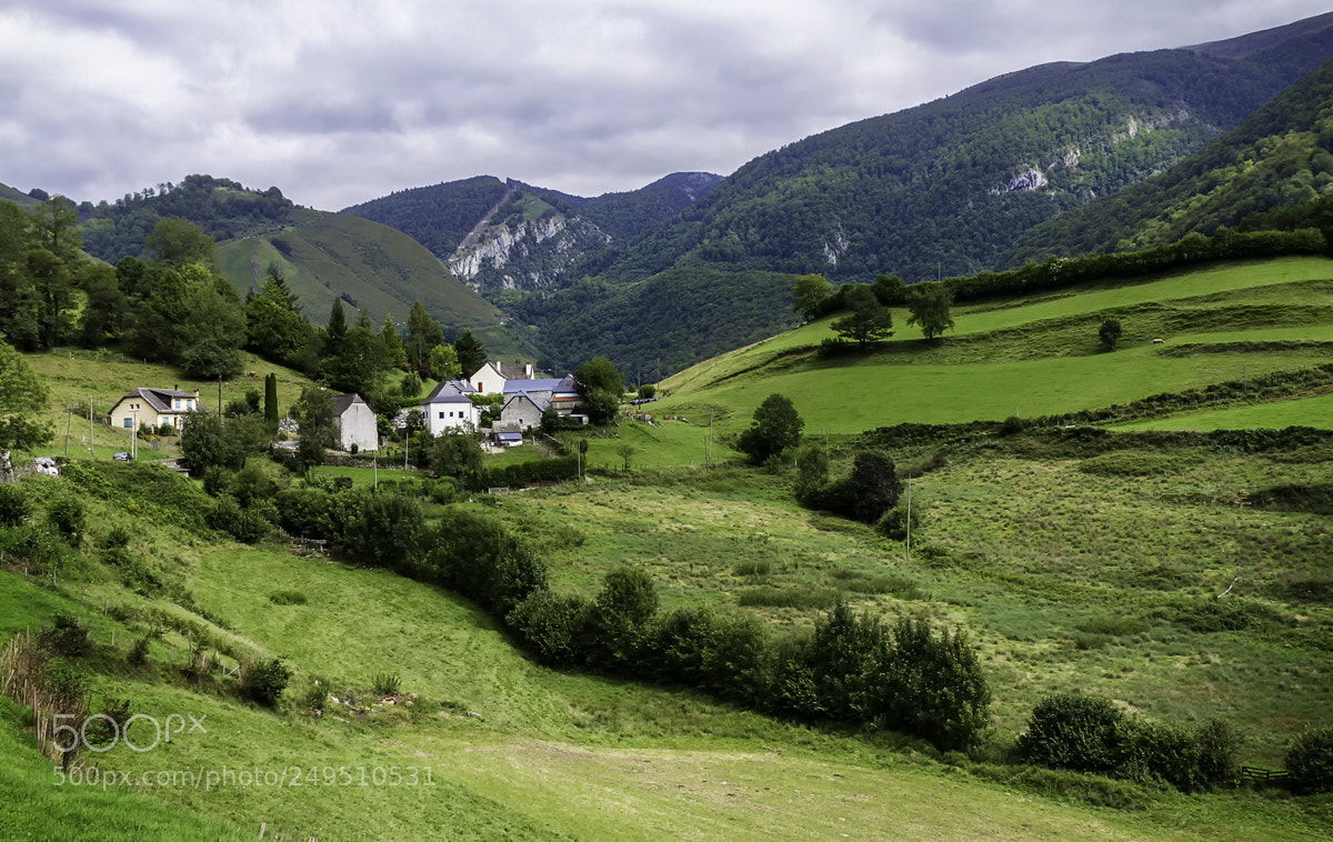 Canon EOS 7D sample photo. Hameau pyrénéen photography