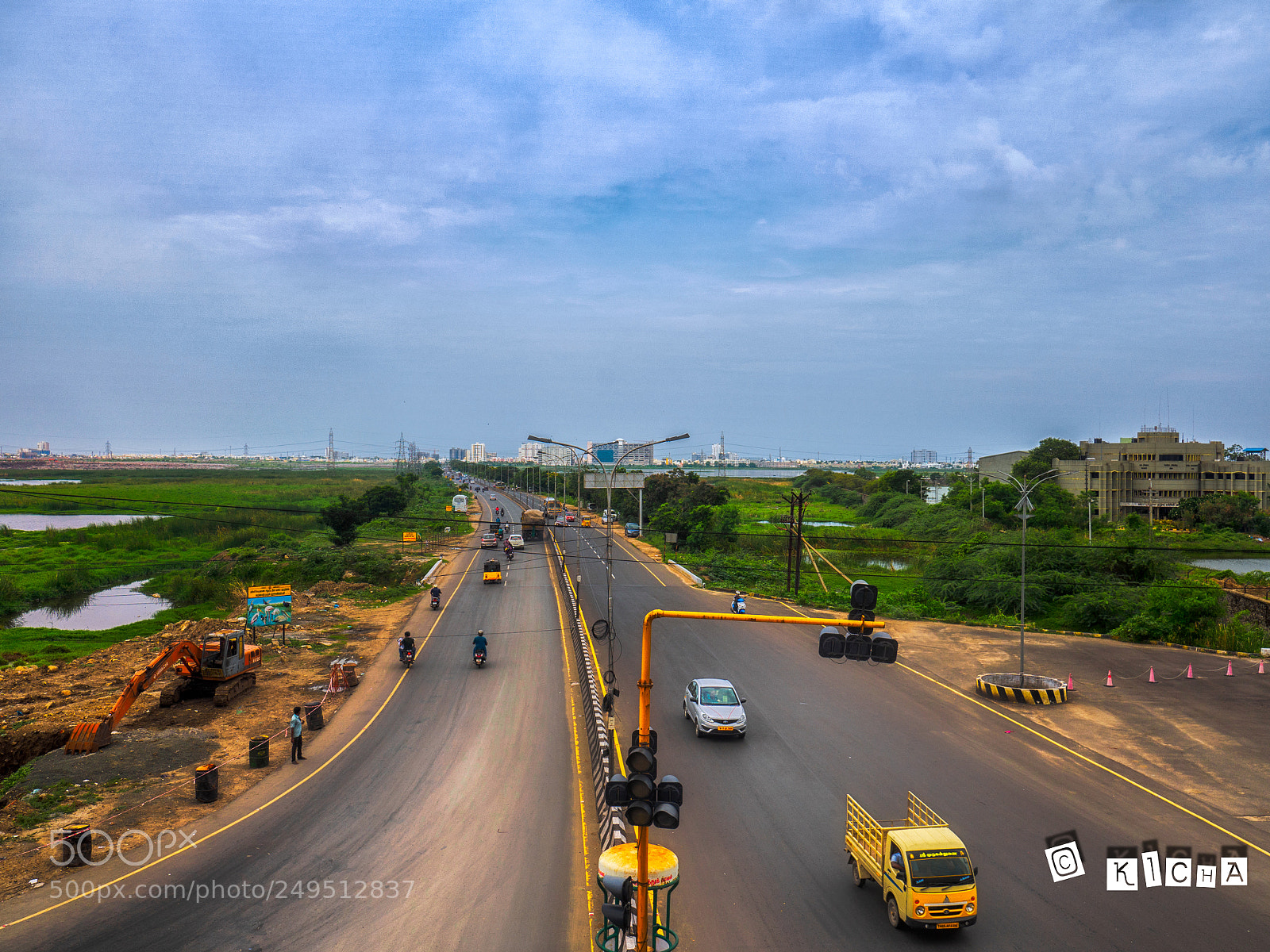 Olympus OM-D E-M5 II sample photo. 200 ft road photography