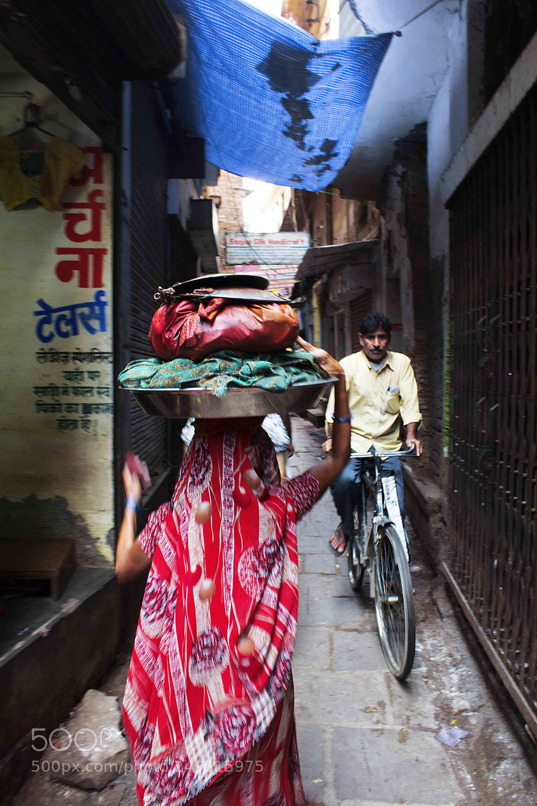 Canon EOS 600D (Rebel EOS T3i / EOS Kiss X5) sample photo. Varanasi street photography