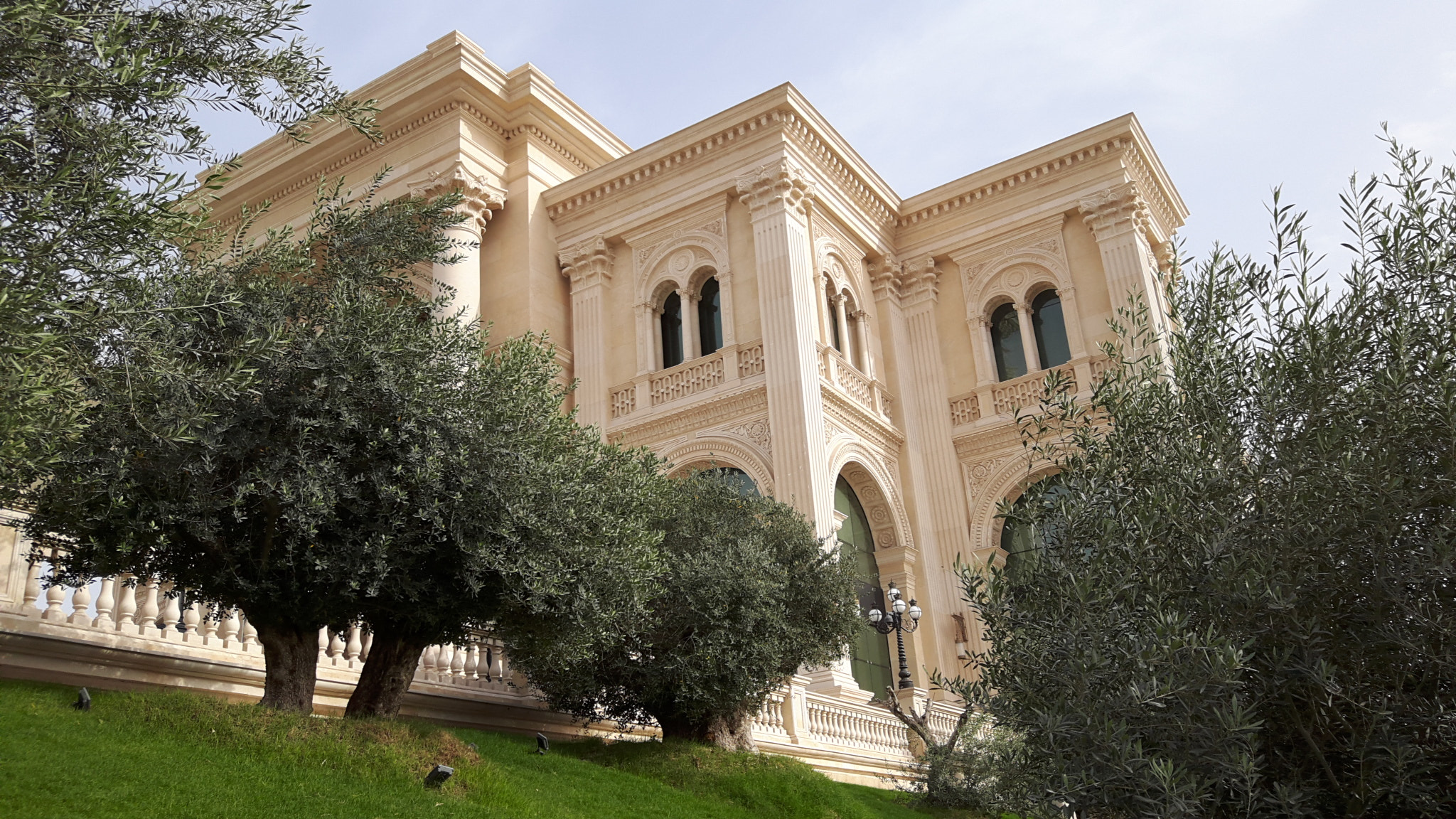 Samsung Galaxy A8 sample photo. Beautiful italian architectural design photography
