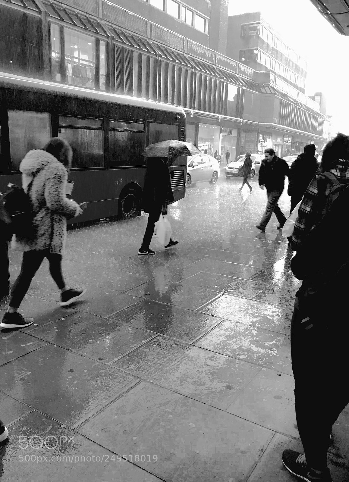 Apple iPhone 7 sample photo. Run to bus photography