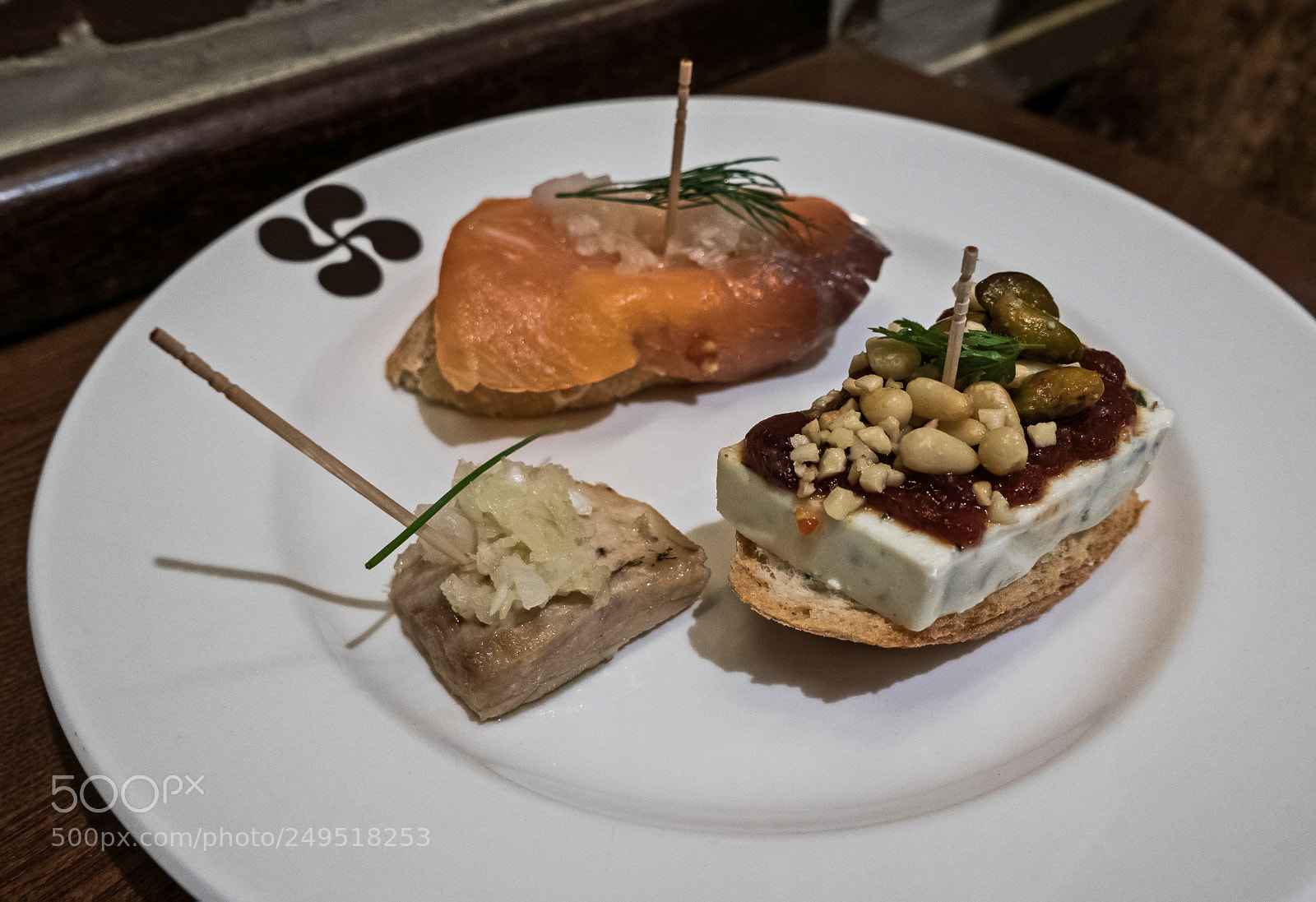 Panasonic Lumix DMC-LX100 sample photo. Sone local nibbles (barcelona) photography