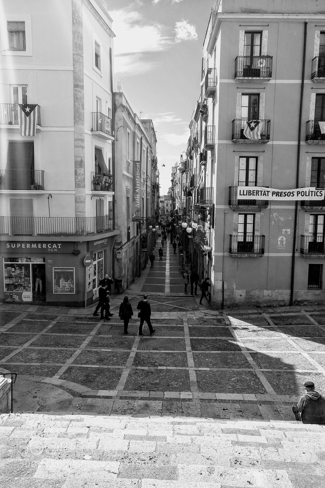 HUAWEI nova plus sample photo. M.g. street tarragona photography