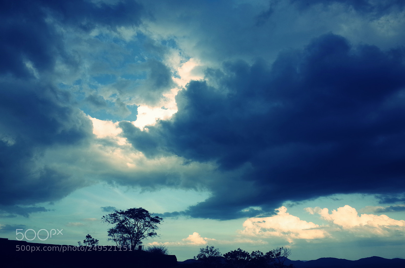 Ricoh GR sample photo. Coming rain. photography