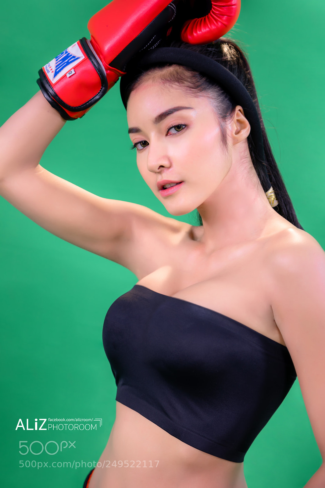 Canon EOS 5D Mark IV sample photo. Boxing girl photography