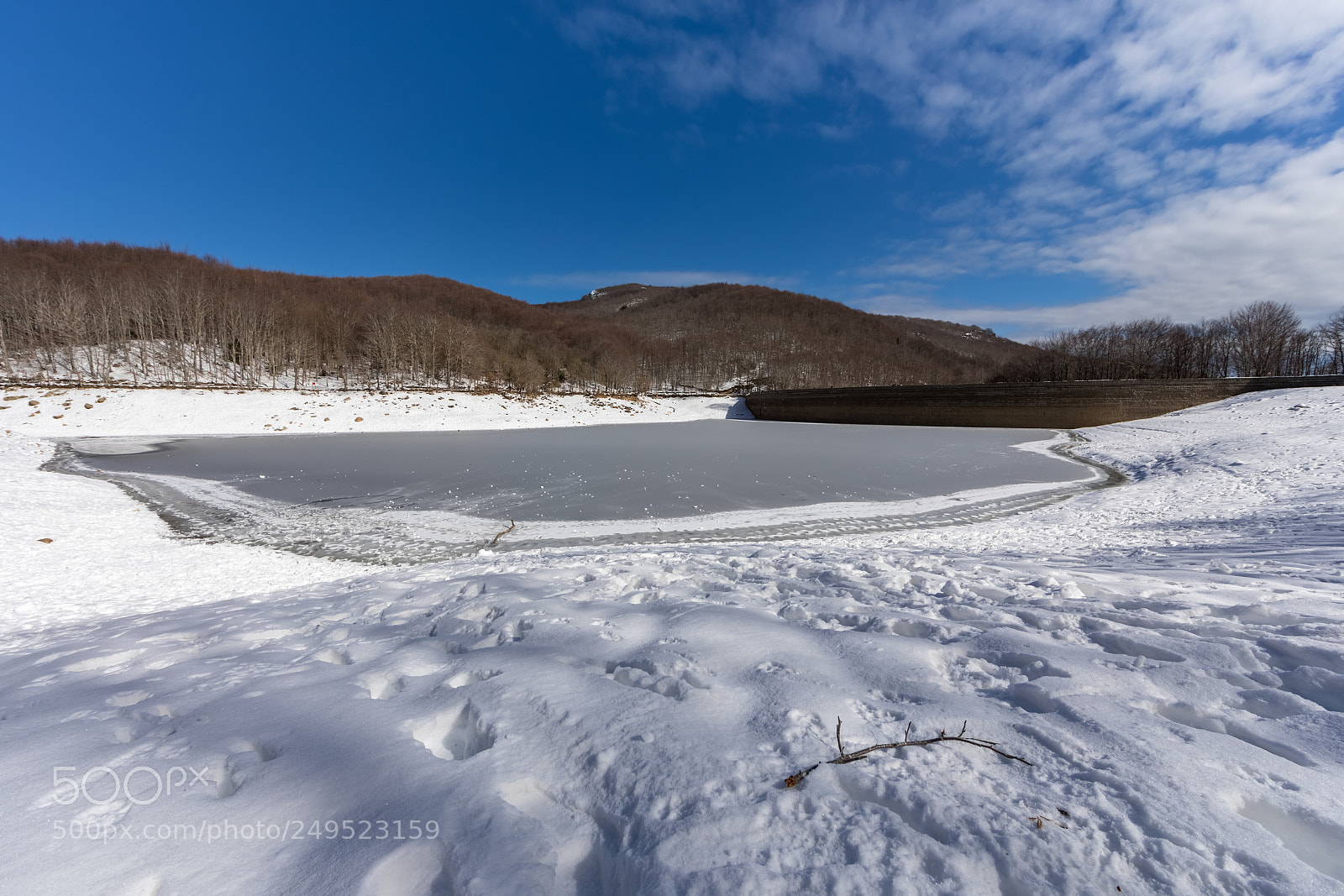 Canon EOS 5D Mark IV sample photo. Frozen lake photography