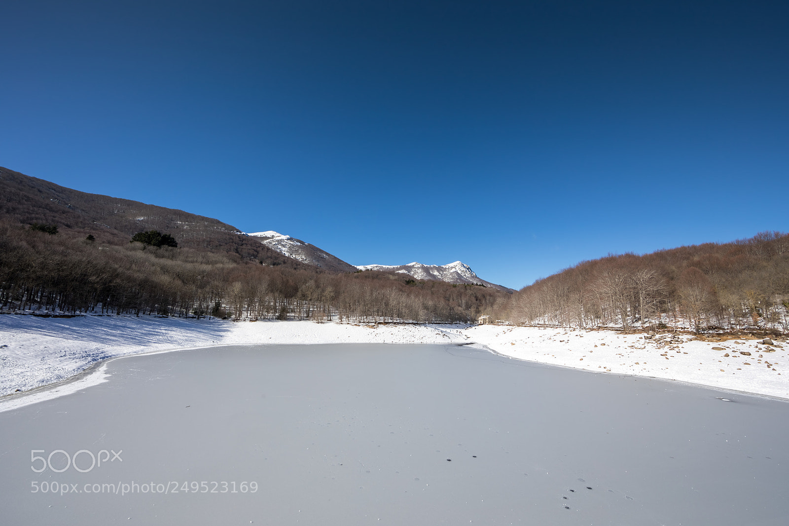 Canon EOS 5D Mark IV sample photo. Frozen lake photography