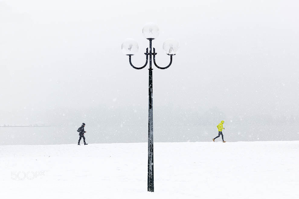 Canon EOS 5DS R sample photo. Snowing on street light photography