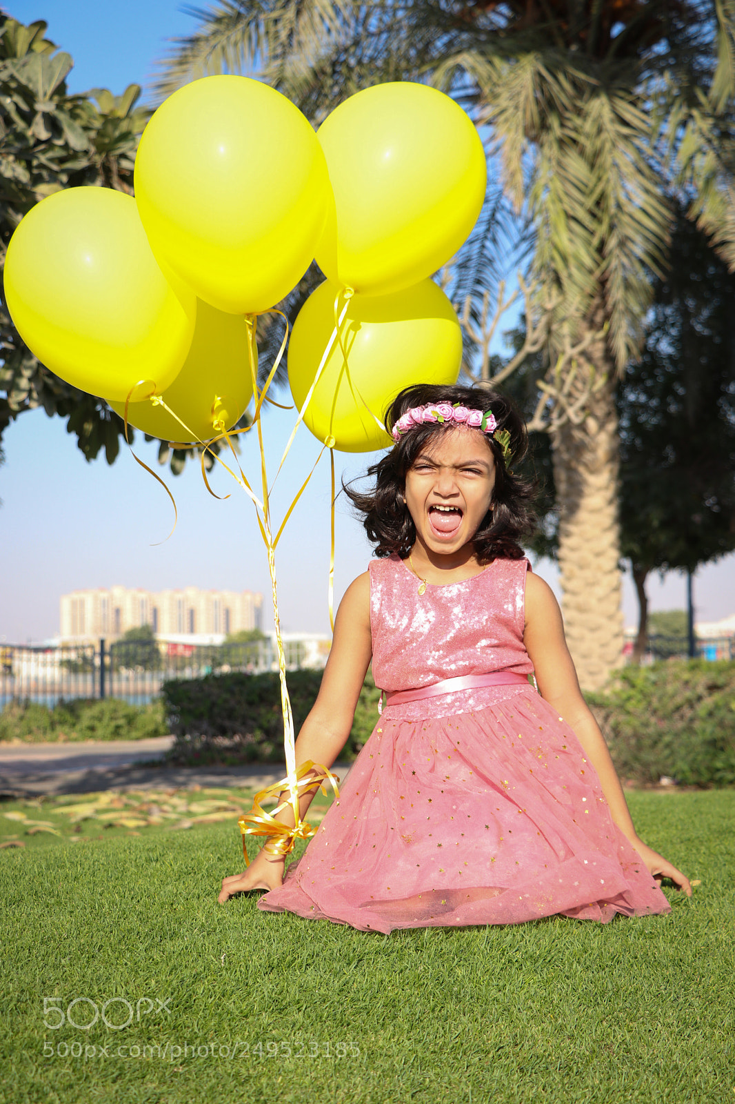 Canon EOS 80D sample photo. Girl with yellow balloons photography
