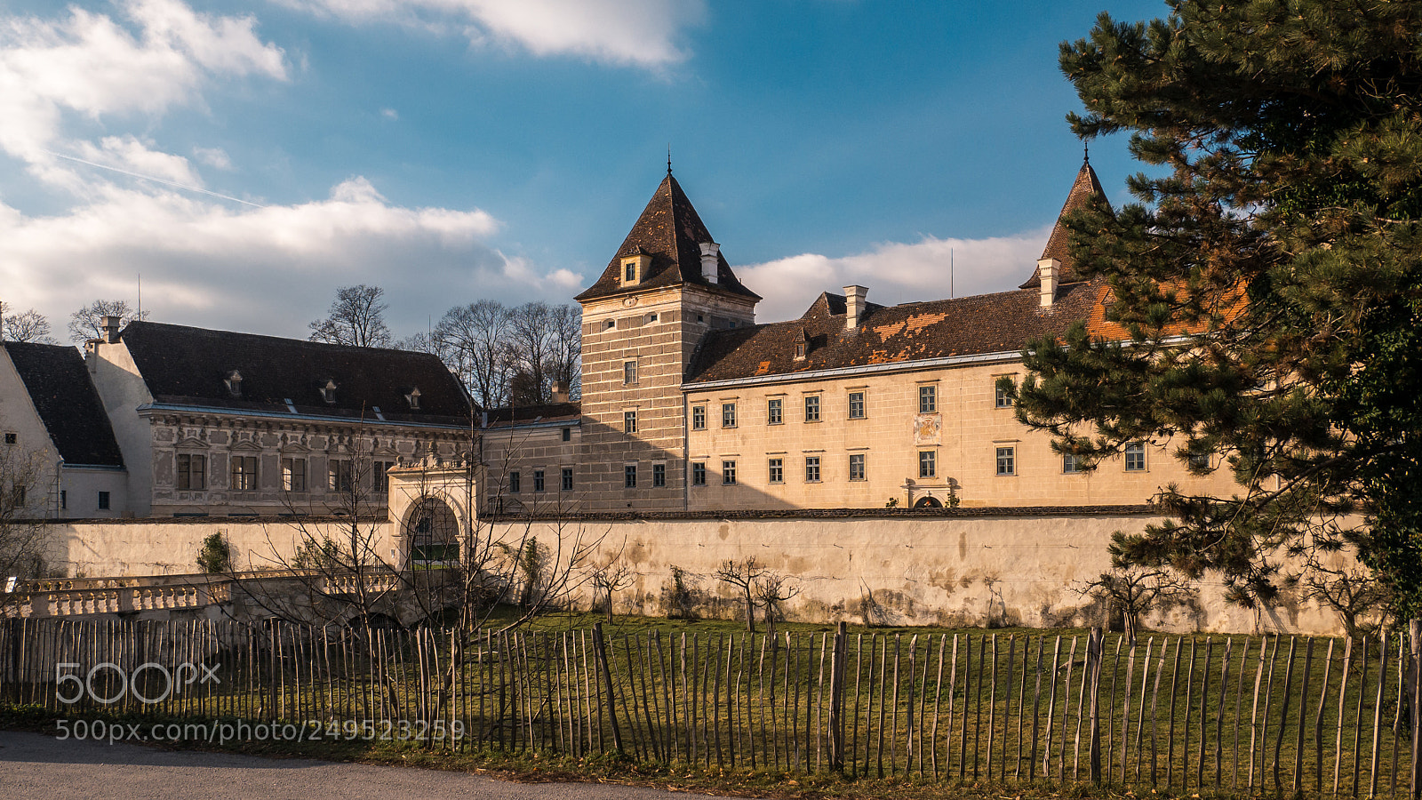 Panasonic DMC-G81 sample photo. Schloss walpersdorf photography