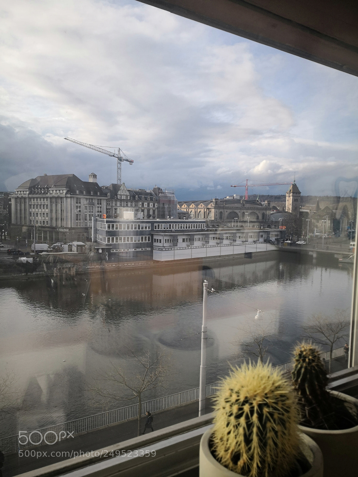 HUAWEI Mate 10 Pro sample photo. Workplace photography