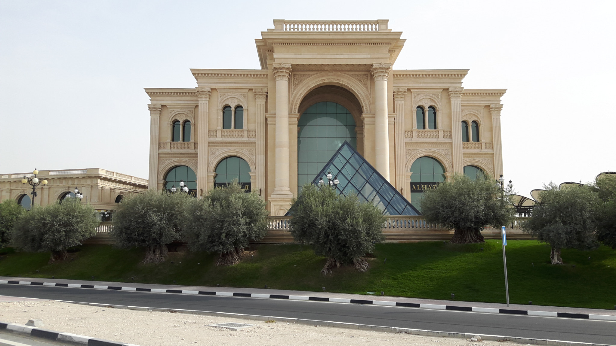Samsung Galaxy A8 sample photo. Beautiful italian architectural design photography