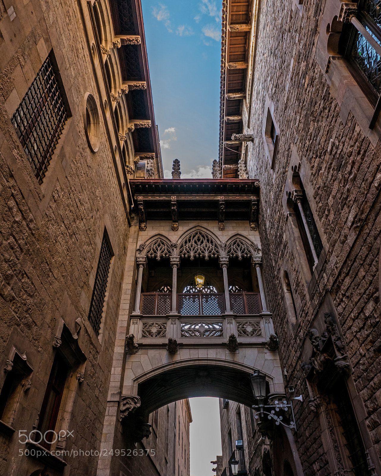 Panasonic Lumix DMC-LX100 sample photo. Narrow street gothic quarter photography