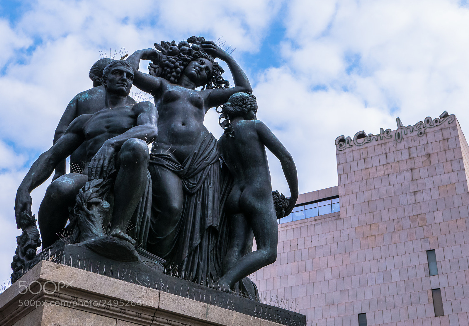 Panasonic Lumix DMC-LX100 sample photo. Statue monument placa de photography