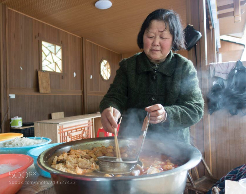 Sony Cyber-shot DSC-RX100 III sample photo. Woman for soop photography