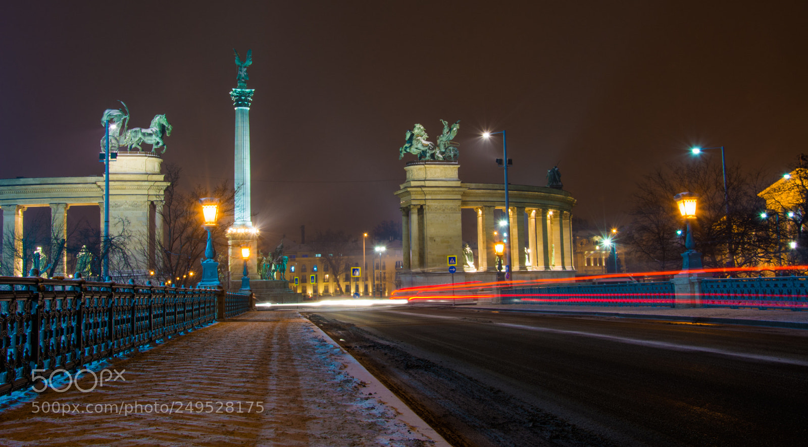 Nikon D7100 sample photo. Traffic at heroes square photography