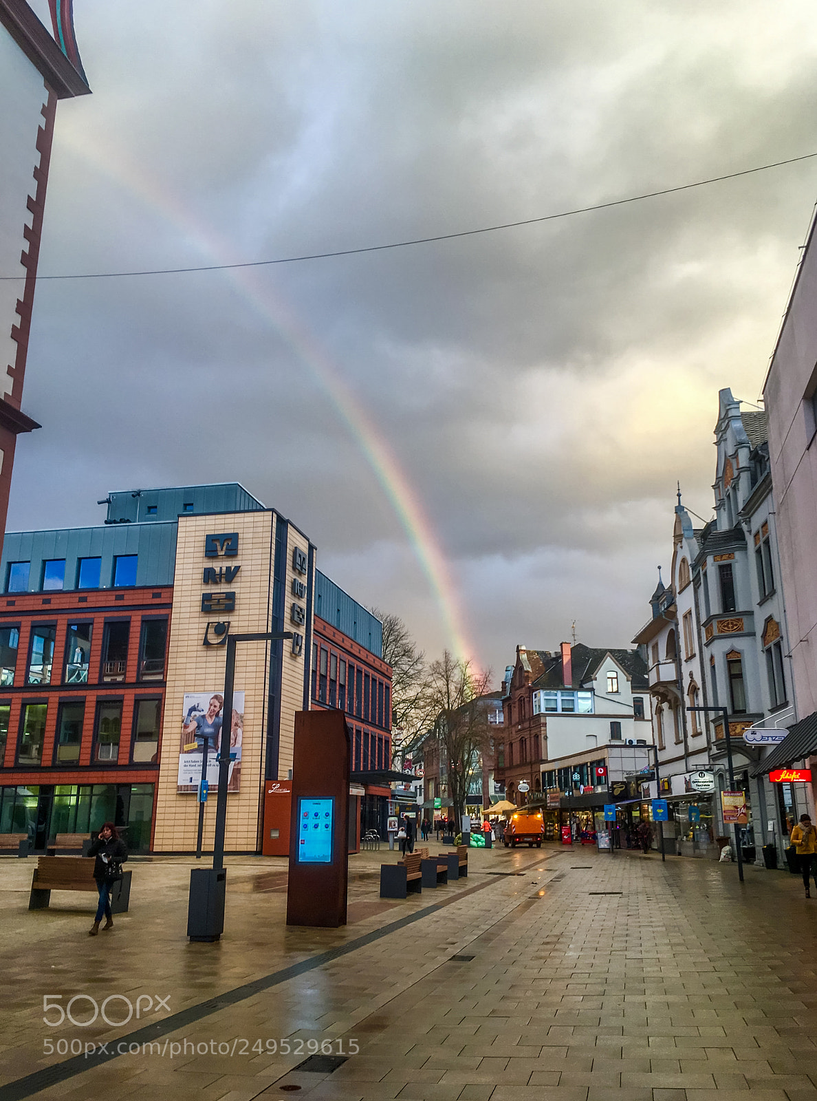 Apple iPhone SE sample photo. Rainbow at the city photography