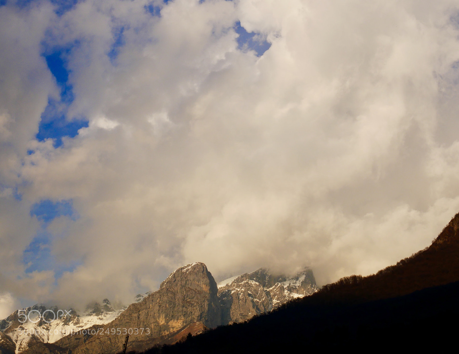Panasonic Lumix DMC-GX85 (Lumix DMC-GX80 / Lumix DMC-GX7 Mark II) sample photo. Mandello del lario photography