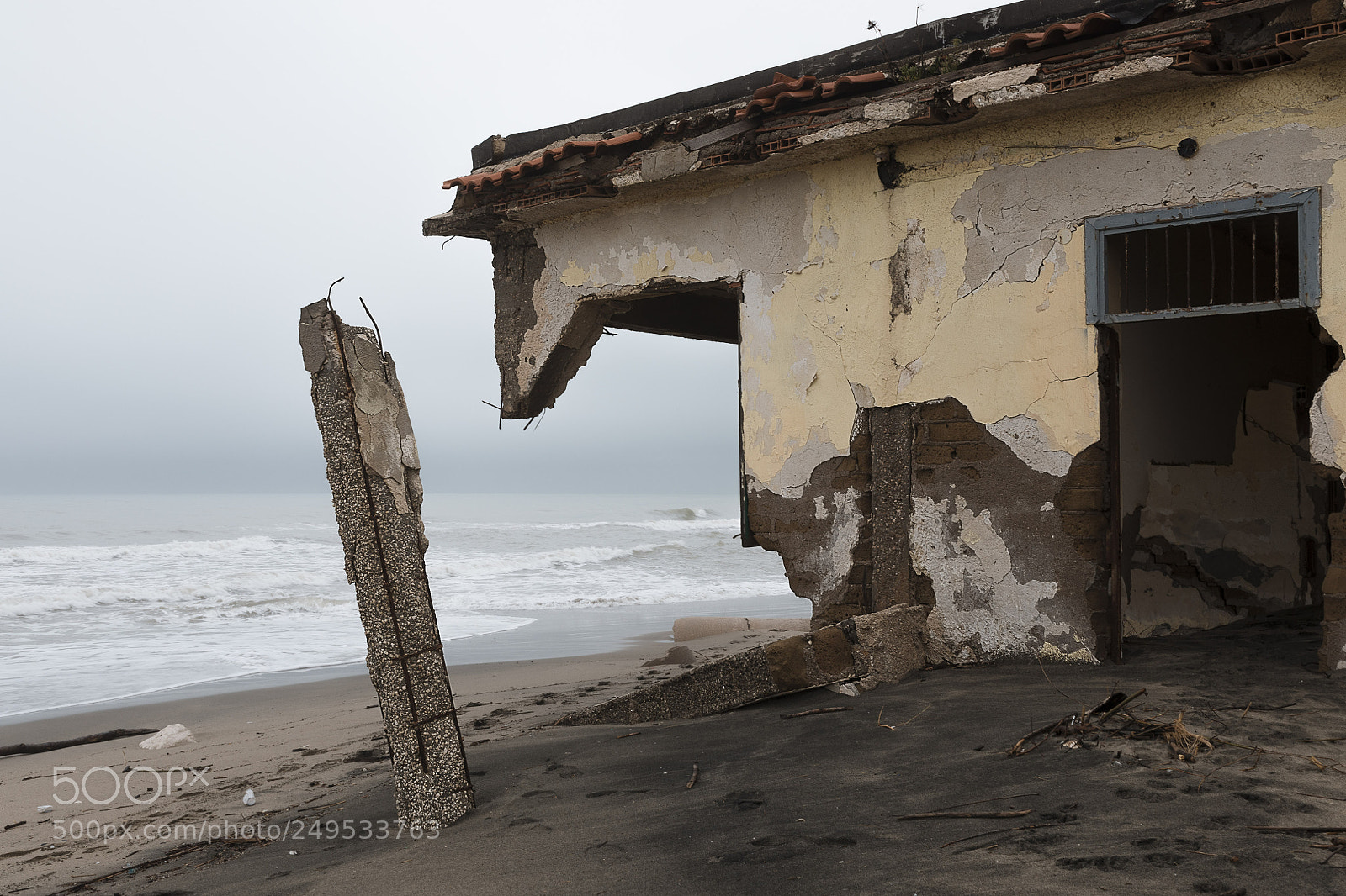 Canon EOS 5D Mark IV sample photo. L'abbandono di castel volturno photography