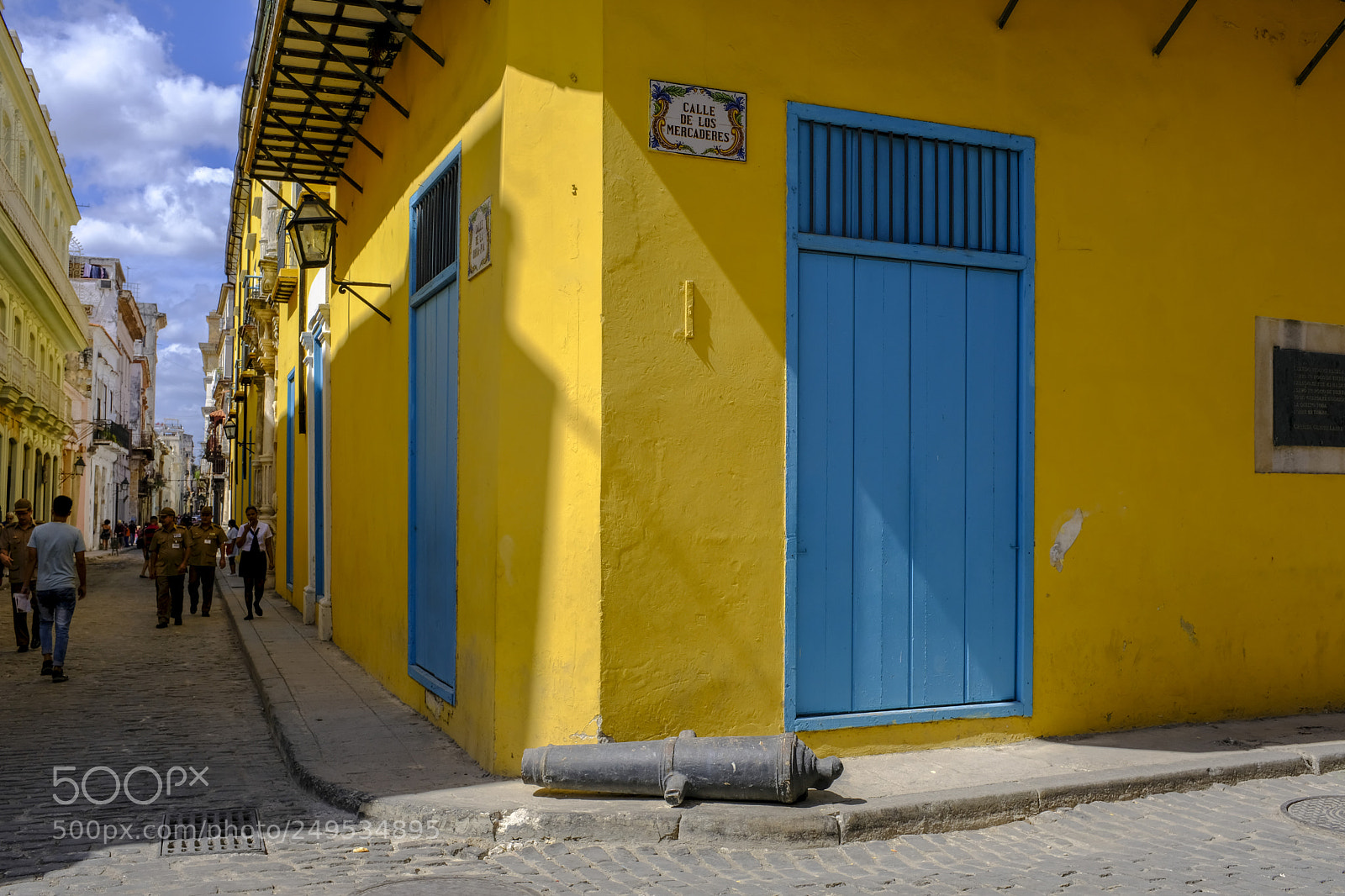 Fujifilm X100F sample photo. Streets of havanna photography