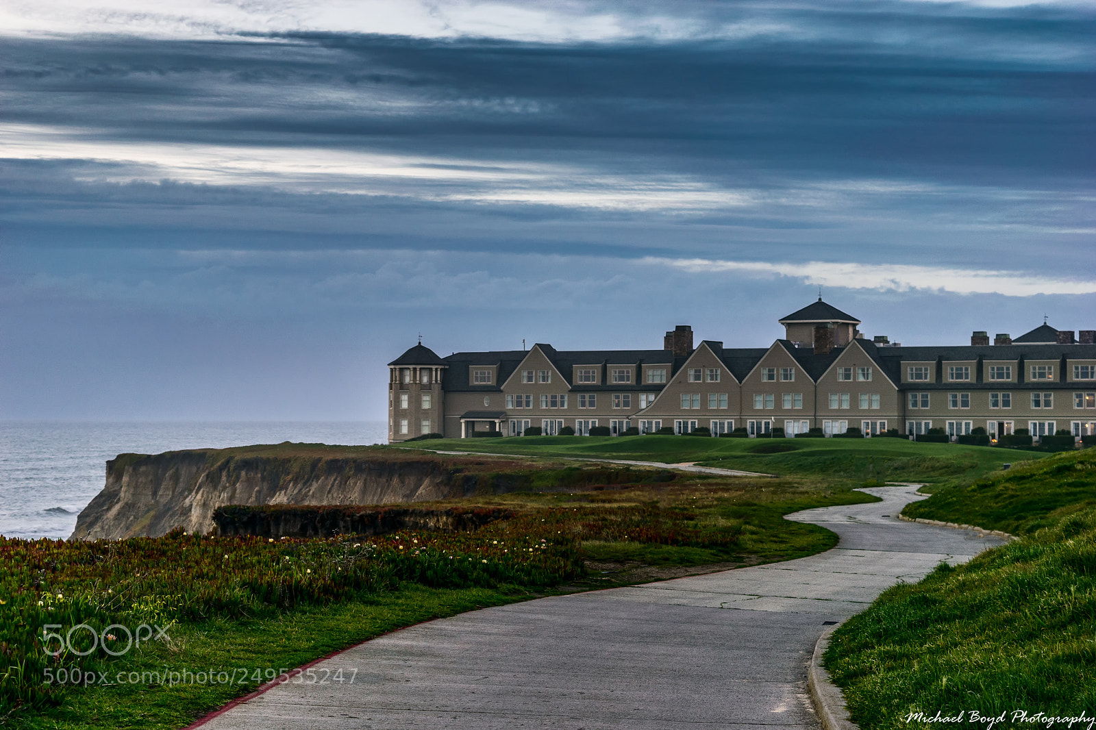 Nikon D5300 sample photo. Hotel on a cliff photography