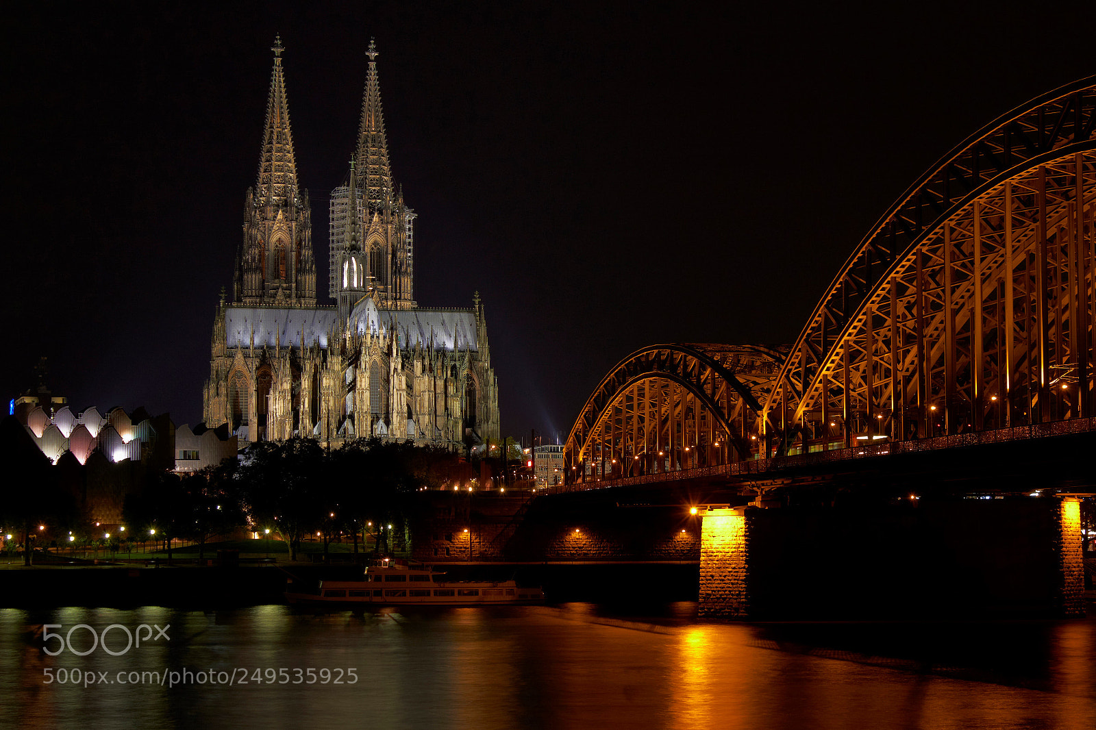 Canon EOS 550D (EOS Rebel T2i / EOS Kiss X4) sample photo. Kölner dom photography