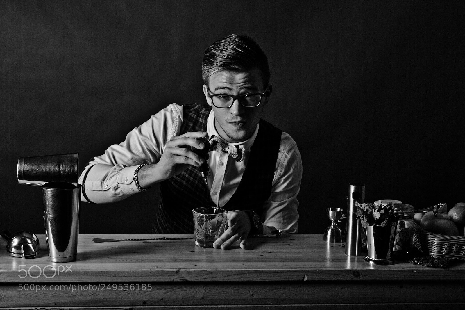 Canon EOS 60D sample photo. Bartender photography