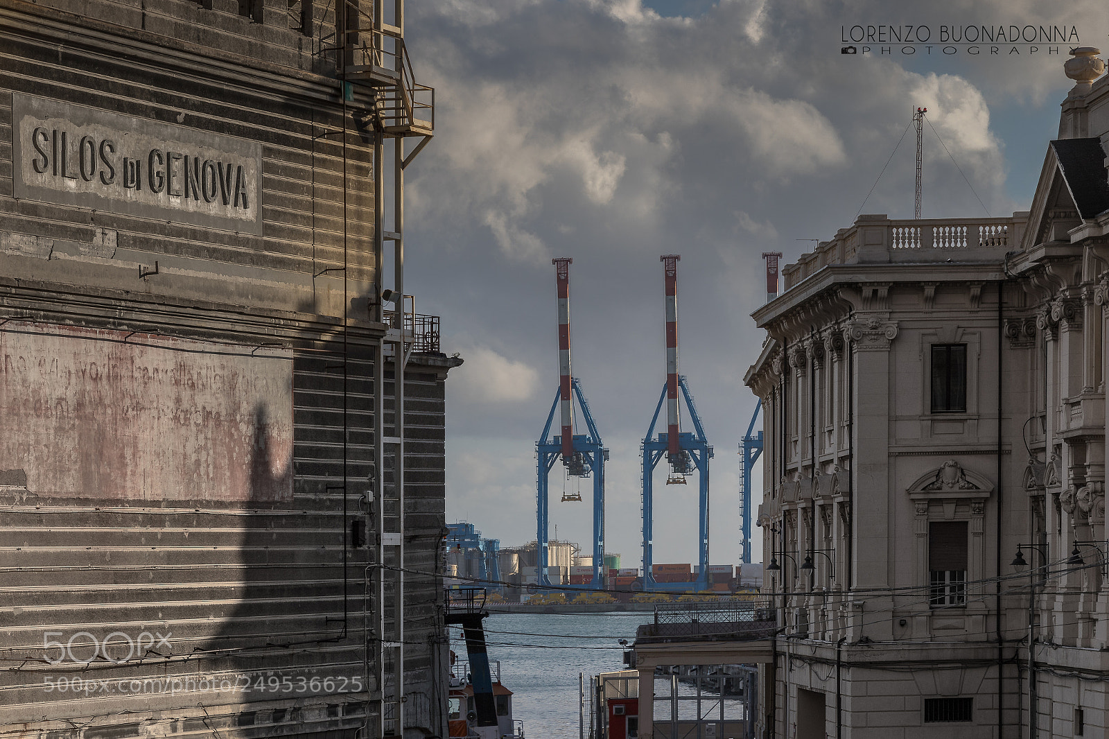 Canon EOS 7D Mark II sample photo. Genoa (italy), seaport photography