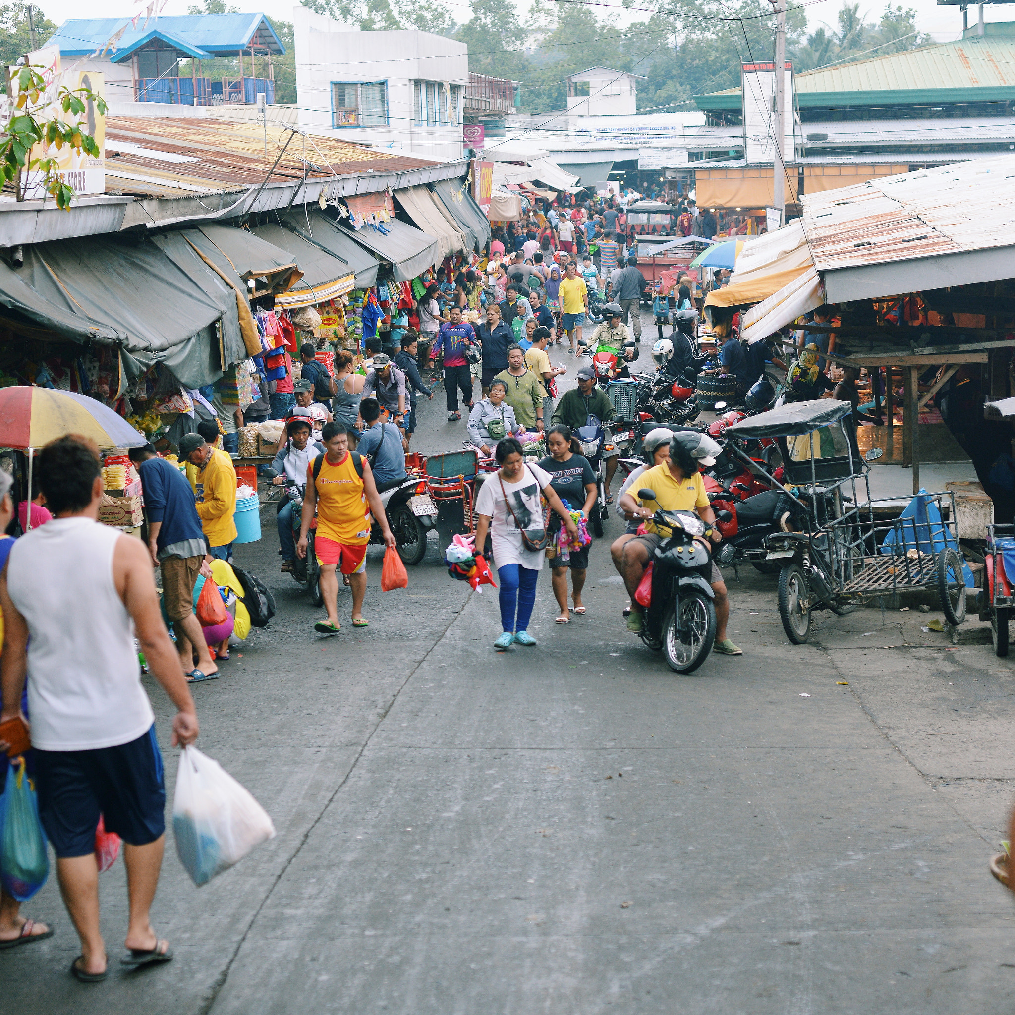 Nikon D800 + Nikon AF Nikkor 50mm F1.8D sample photo. Let's take it to the streets photography