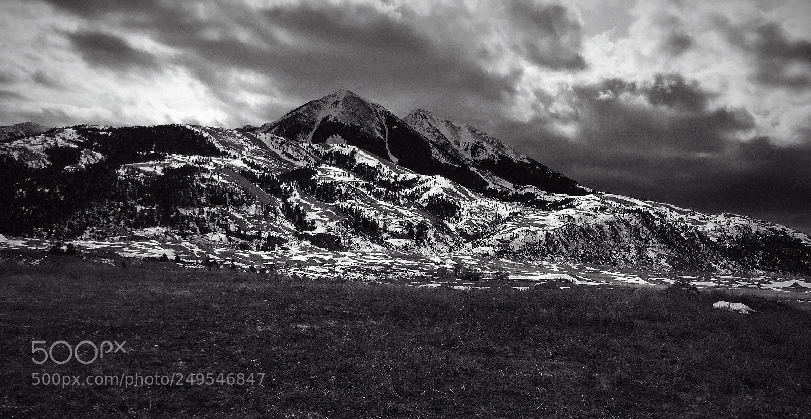 Apple iPad sample photo. Emigrant peak photography