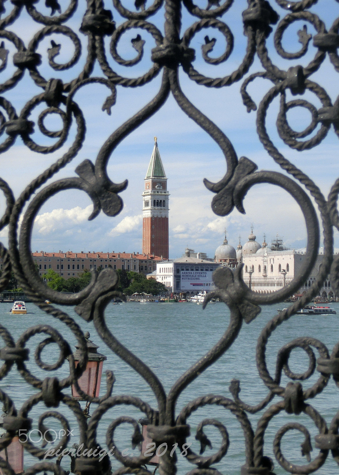CASIO EX-ZR200 sample photo. 05 - san marco, dalla giudecca photography