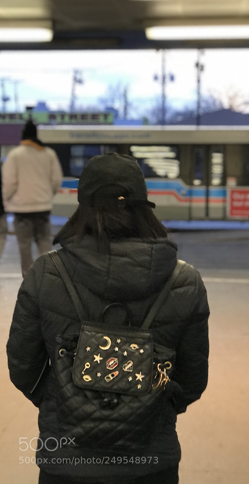 Apple iPhone 7 Plus sample photo. Bus watch photography