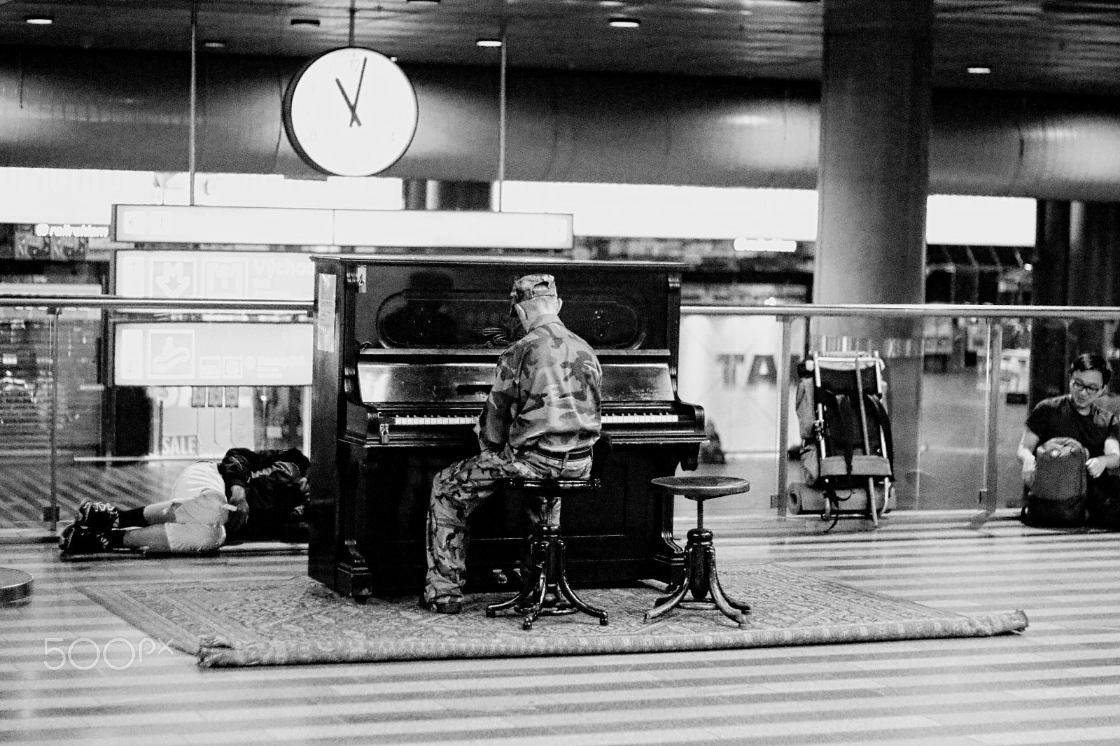 Canon EOS 750D (EOS Rebel T6i / EOS Kiss X8i) sample photo. Less war more music photography