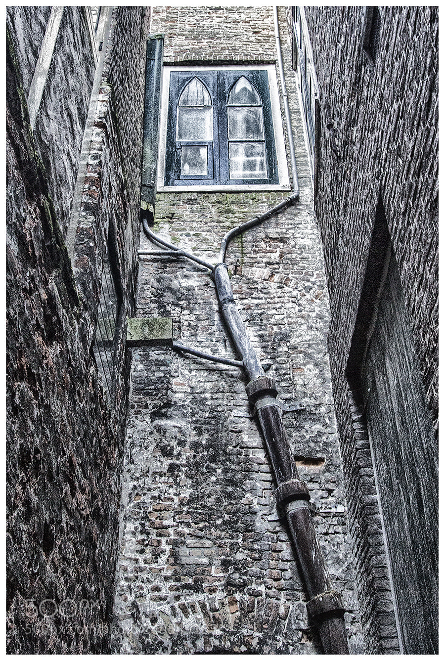 Canon EOS 700D (EOS Rebel T5i / EOS Kiss X7i) sample photo. Old building photography