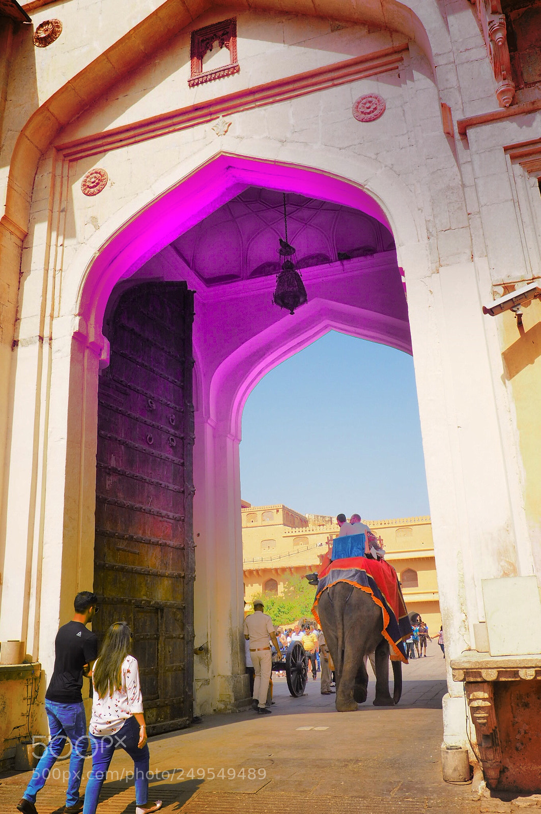 Olympus OM-D E-M10 II sample photo. Palace entrance photography