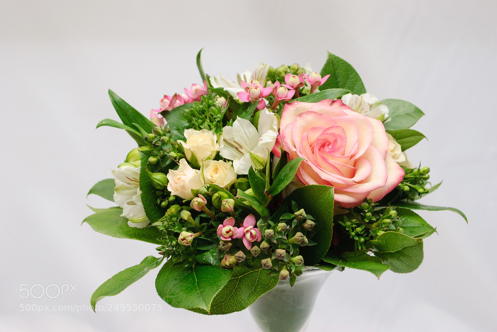 Nikon D3000 sample photo. Bouquet in glass vase photography