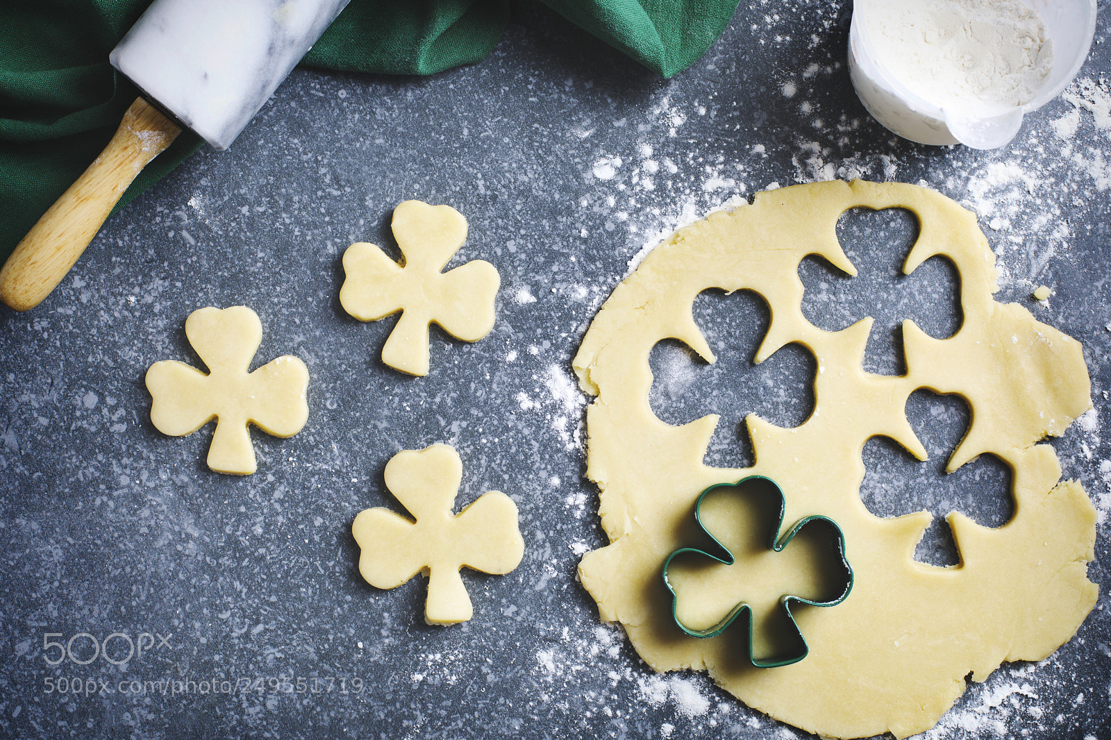 Canon EOS 5D Mark IV sample photo. Baking st. patrick's day photography