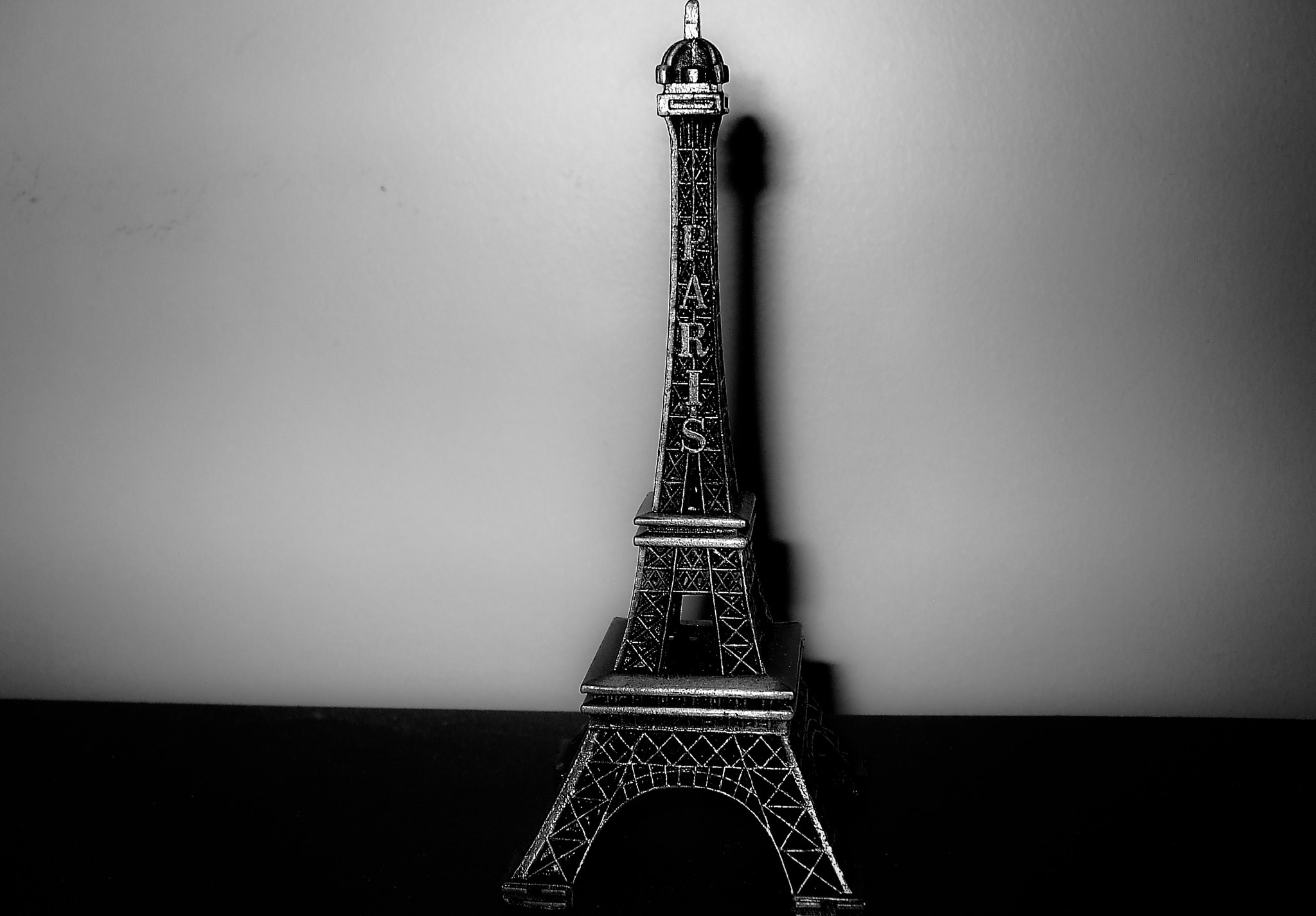 Fujifilm FinePix A820 sample photo. Souvenir paris photography