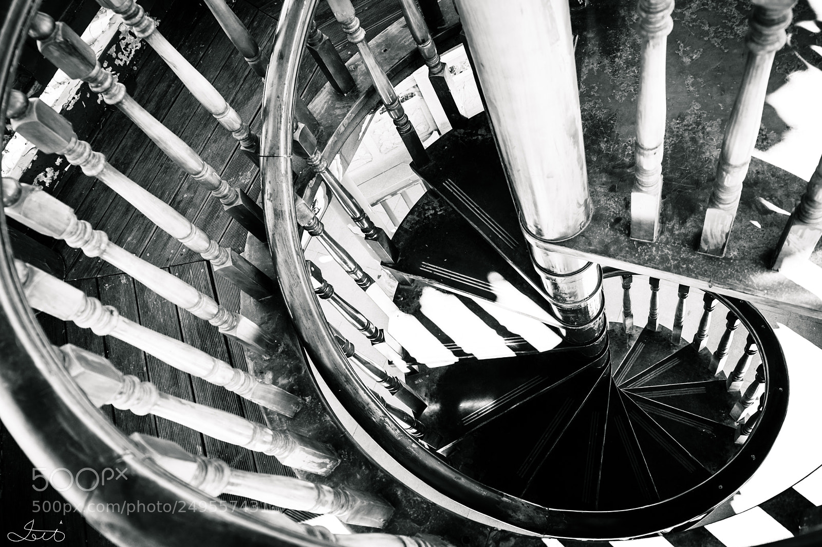 Fujifilm X-T20 sample photo. Rotating wooden ladder photography