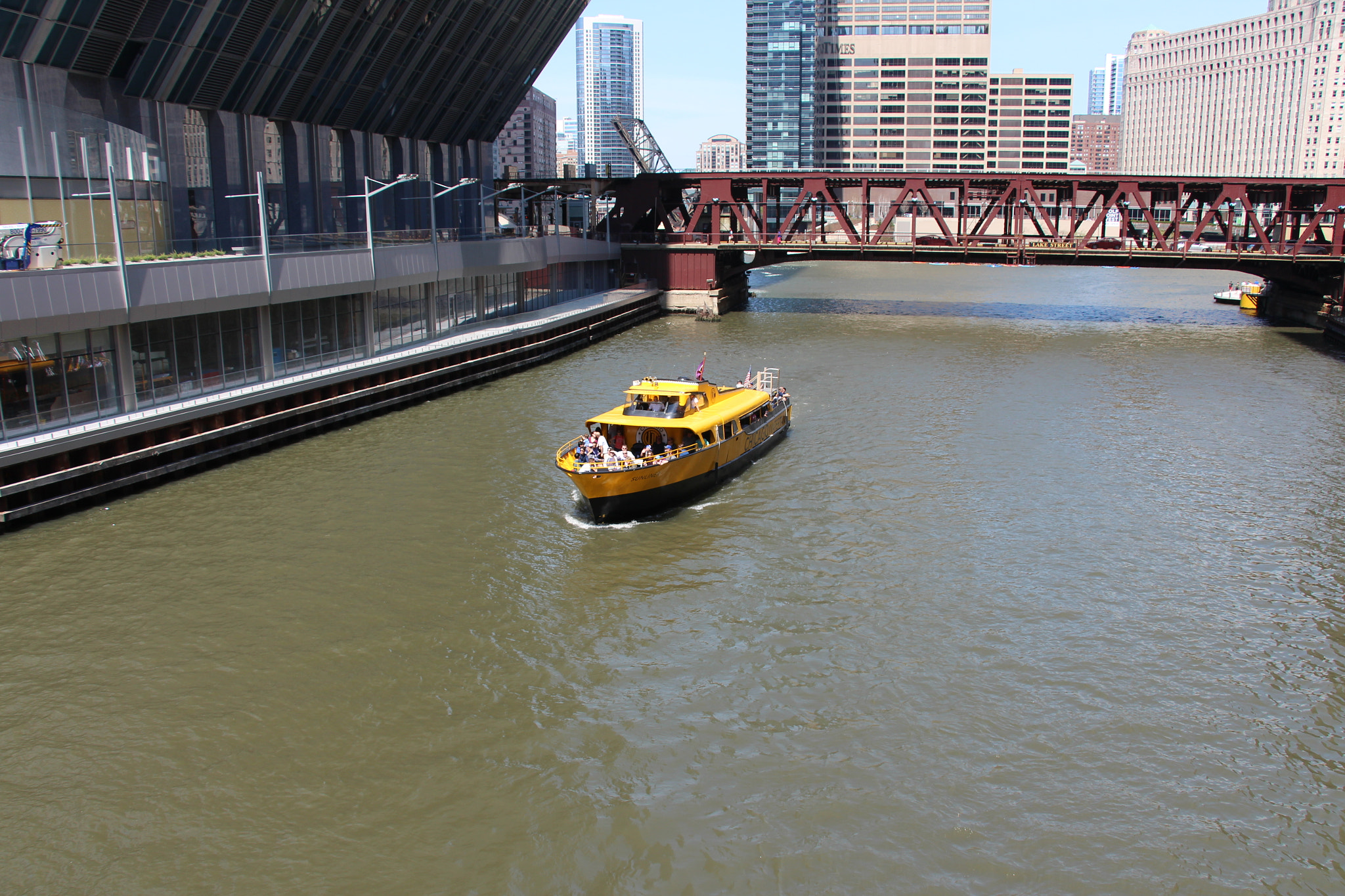 Canon EOS 650D (EOS Rebel T4i / EOS Kiss X6i) + Canon EF 50mm f/1.8 sample photo. Water taxi on the river photography