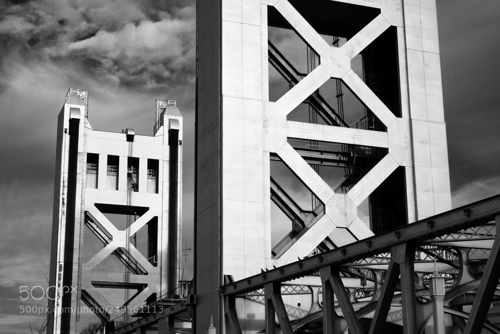 Panasonic Lumix DMC-G5 sample photo. Lumix 538 trusses bw photography
