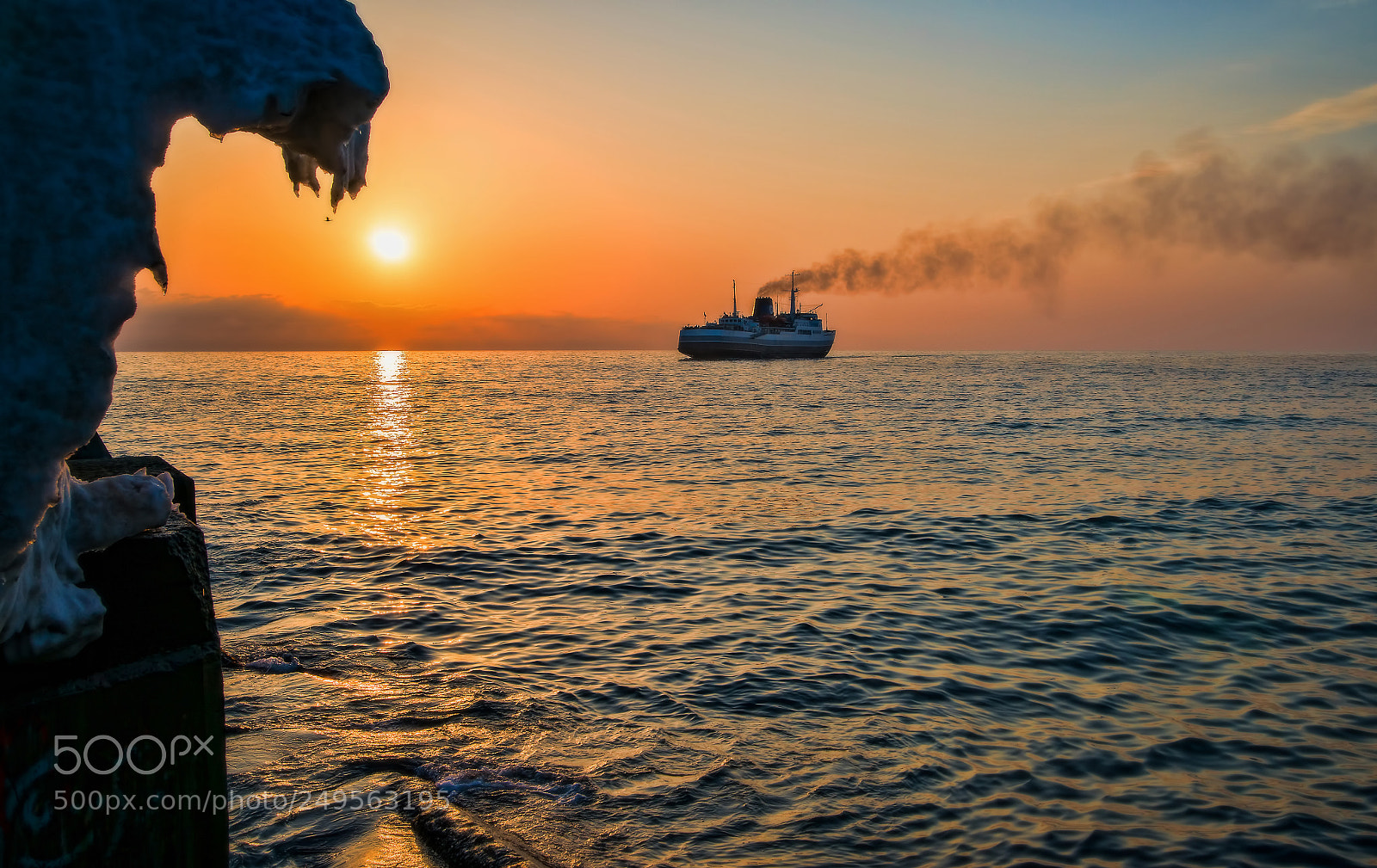 Sony Alpha DSLR-A850 sample photo. The ferry arrives in photography