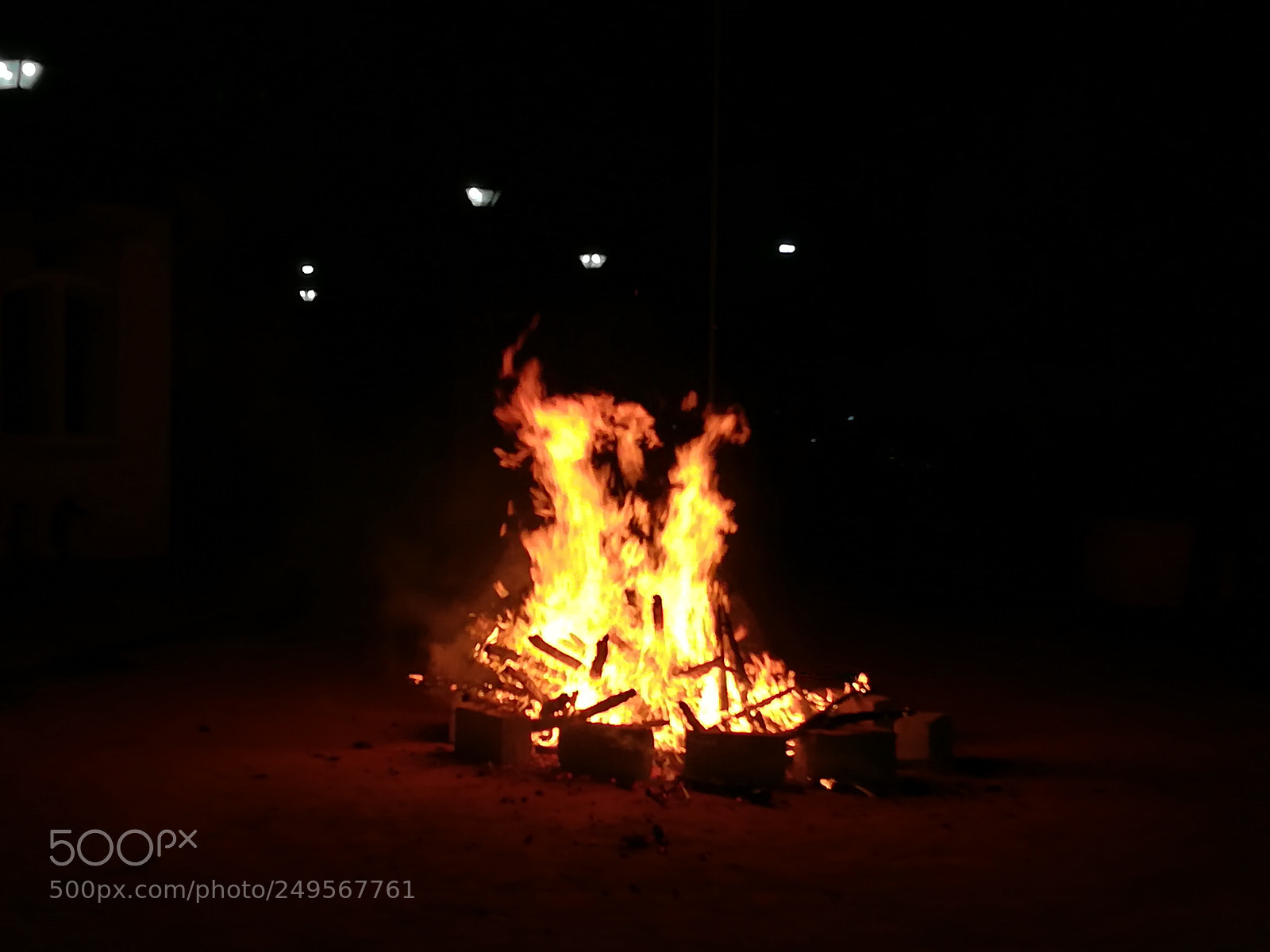 HUAWEI honor 6x sample photo. Campfire in apartment conplex photography