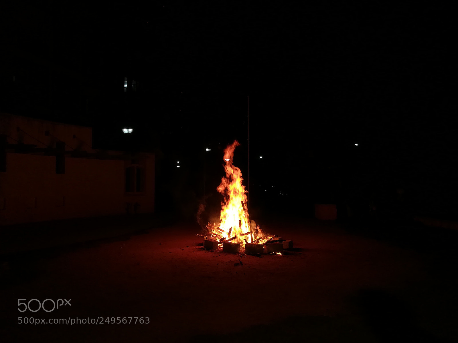 HUAWEI honor 6x sample photo. Campfire in apartment conplex photography