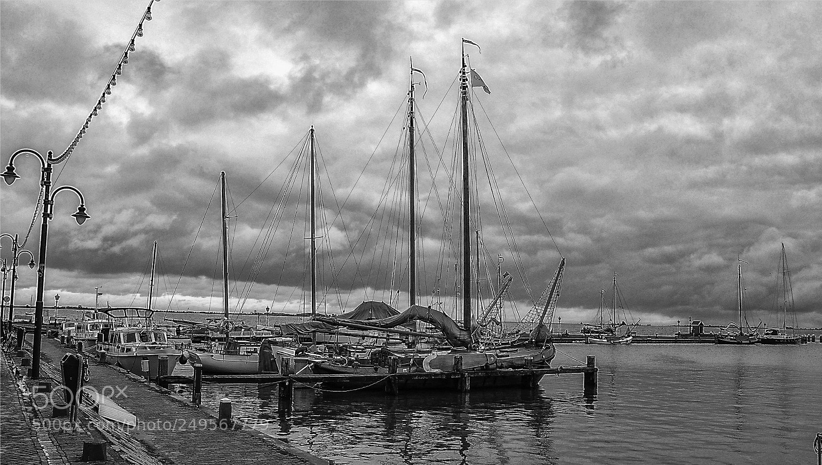 Nikon D90 sample photo. The waterfront of volendam photography