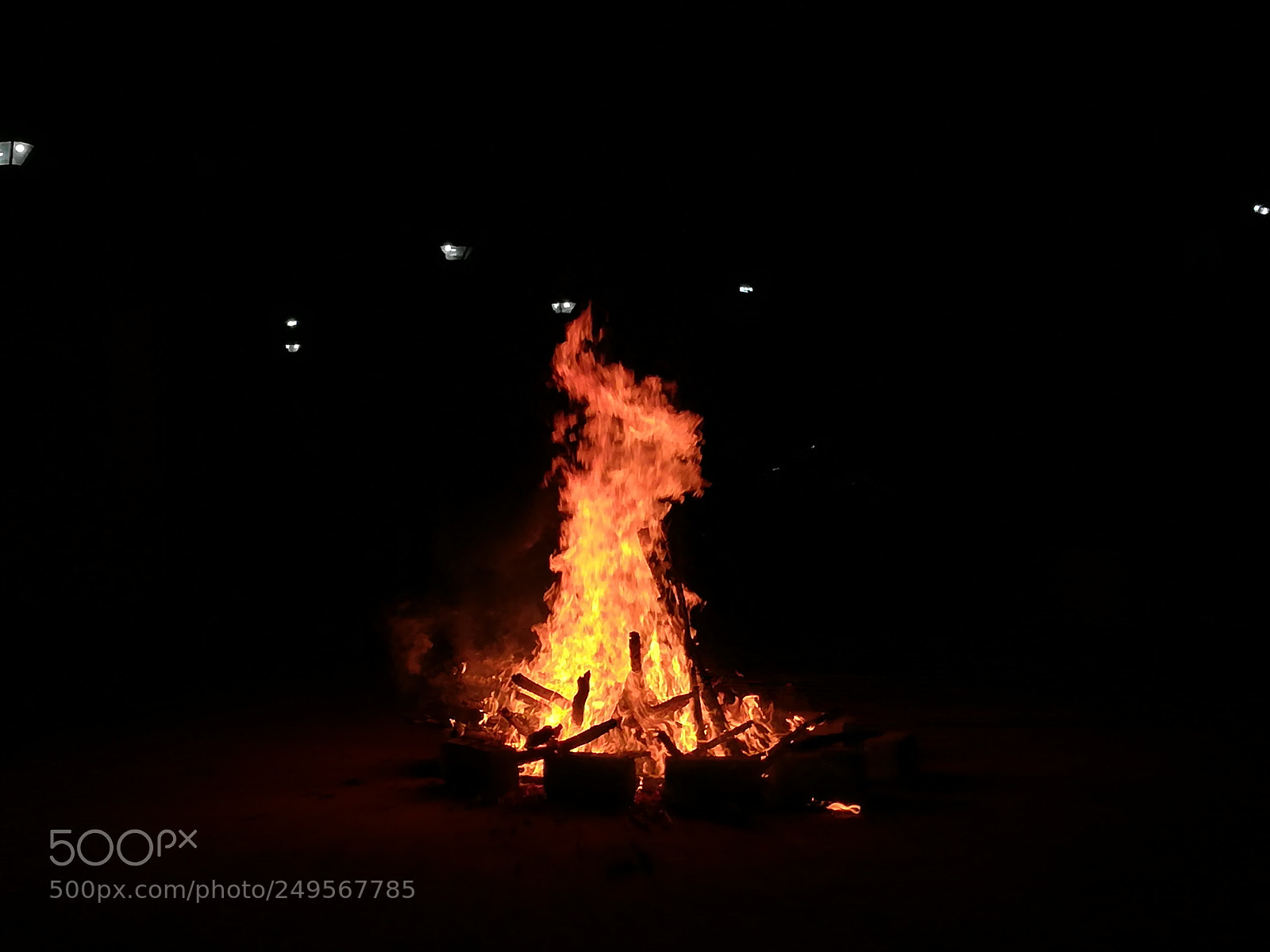 HUAWEI honor 6x sample photo. Campfire in apartment conplex photography