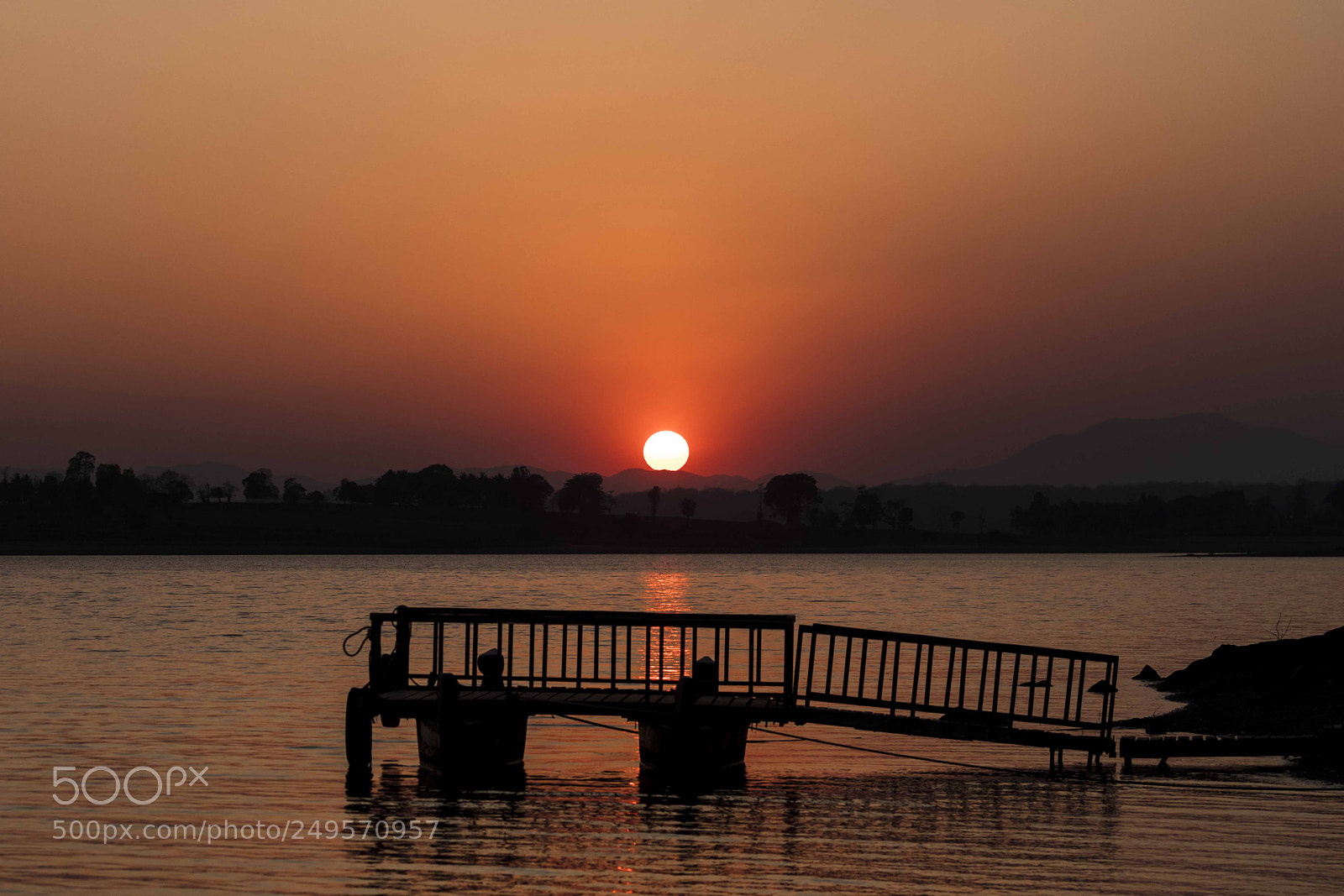 Canon EOS 5DS sample photo. Red sky photography