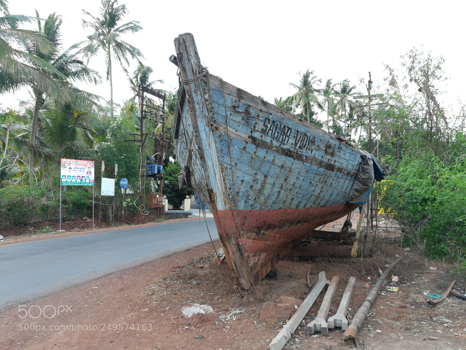 HUAWEI honor 6x sample photo. Boat on the road photography