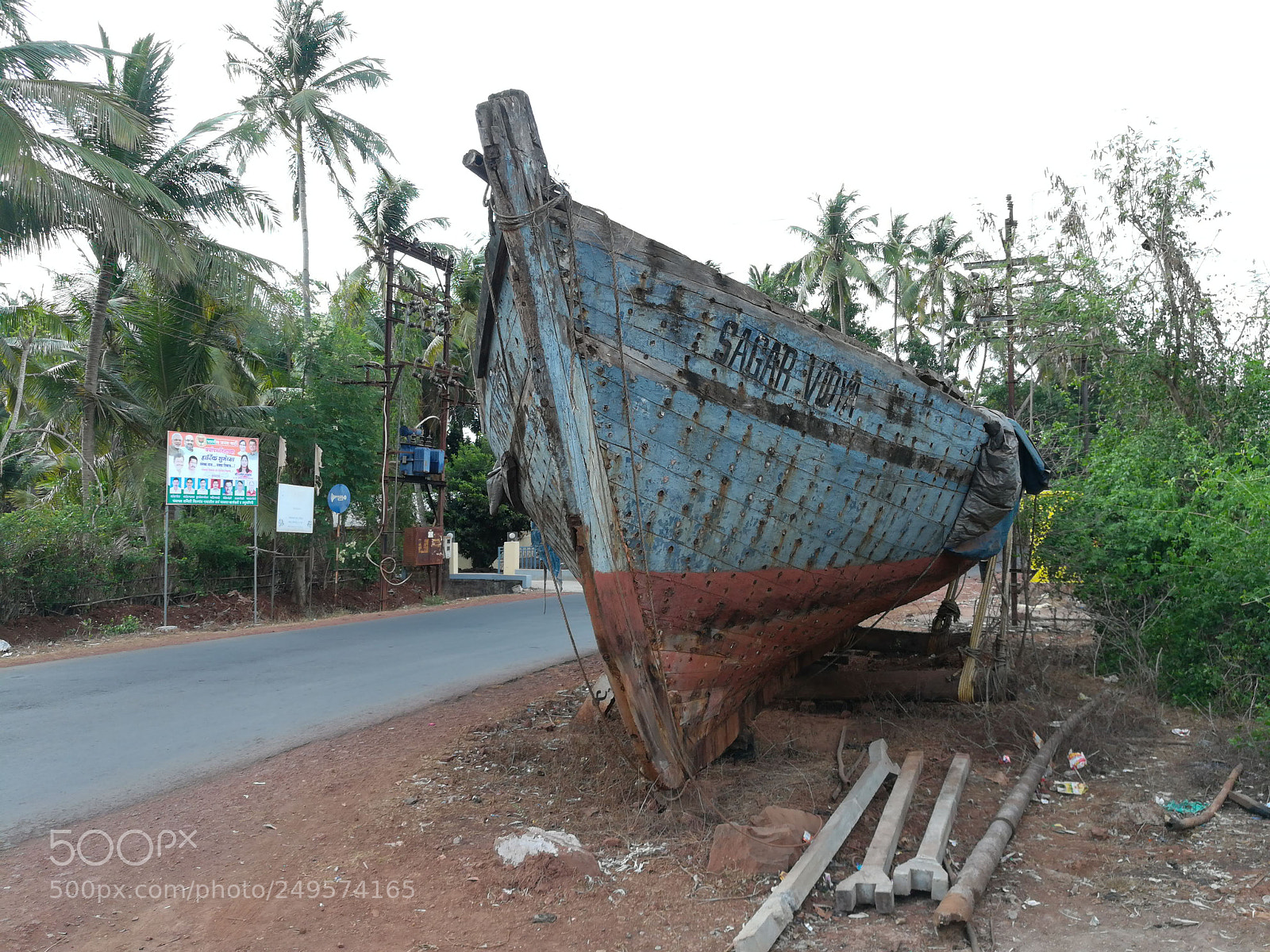 HUAWEI honor 6x sample photo. Boat on the road photography