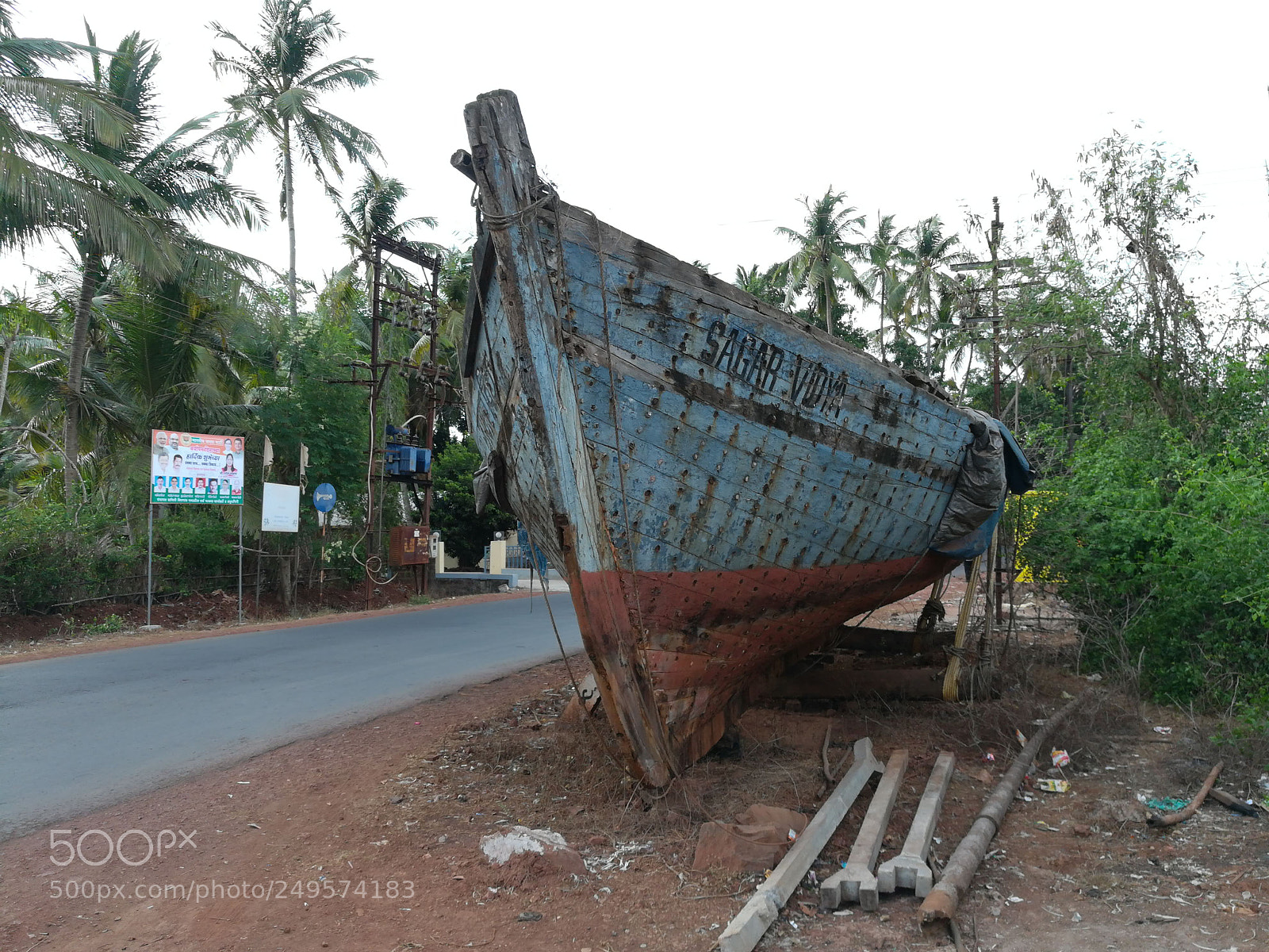 HUAWEI honor 6x sample photo. Boat on the road photography